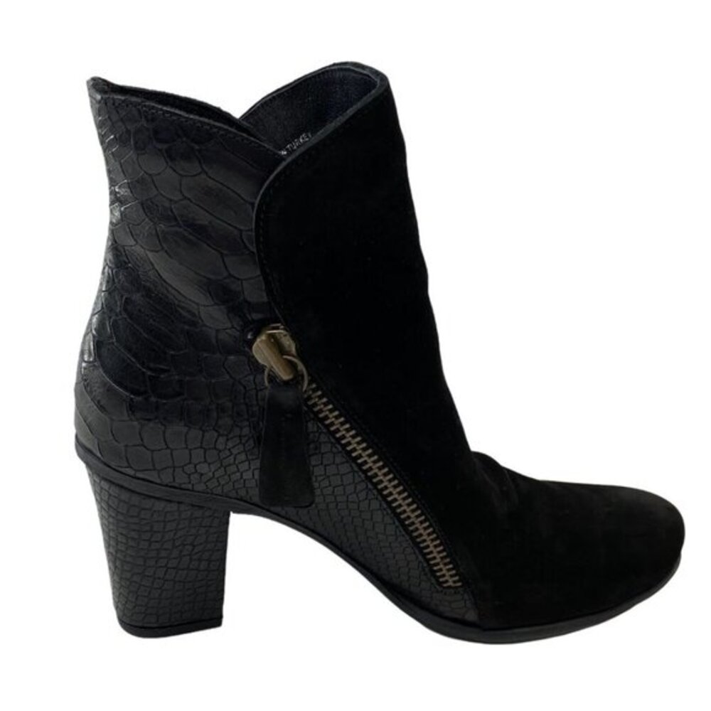 Bueno Yountville Dress Ankle Boots Women's 39 8.5 Black Leather Zippers Embossed